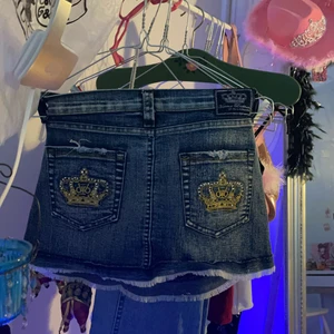  Victoria Beckman kjol💖  -  Så söt och fin Viktoria Beckman kjol som tyvärr inte kommit till användning var det att skriva vid eventuella frågor eller fler bilder!❤️ 