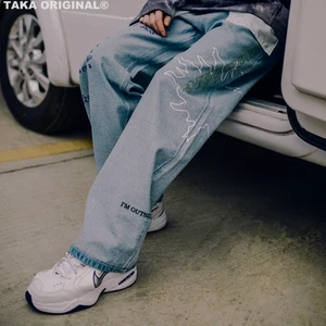 Taka jeans  - De vita detaljerna på byxorna är bortklippta (sista bilden)! annars är de i fint skick, mycket sparsamt använda eftersom dem är lite små för mig. Står S i storleken men skulle snarare säga XS. originalpris: 860kr🥰