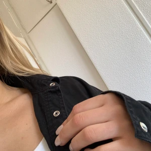 Skjorta/ jacka  - Säljer min skjorta/ jacka som är secondhand från roadcast.