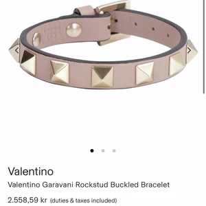 Valentino armband  - Hej säljer detta jättefina valentino armband i färgen becht ! Kommer ej kunna gå ner i pris då det är i bra skick 💕💕💕om fler är intresserade blir det budgivning kan även tänka mig att byta mot något från Maria Nilsdotter, dubbelt valentino armband men då betalar jag såklart lite extra också❤️
