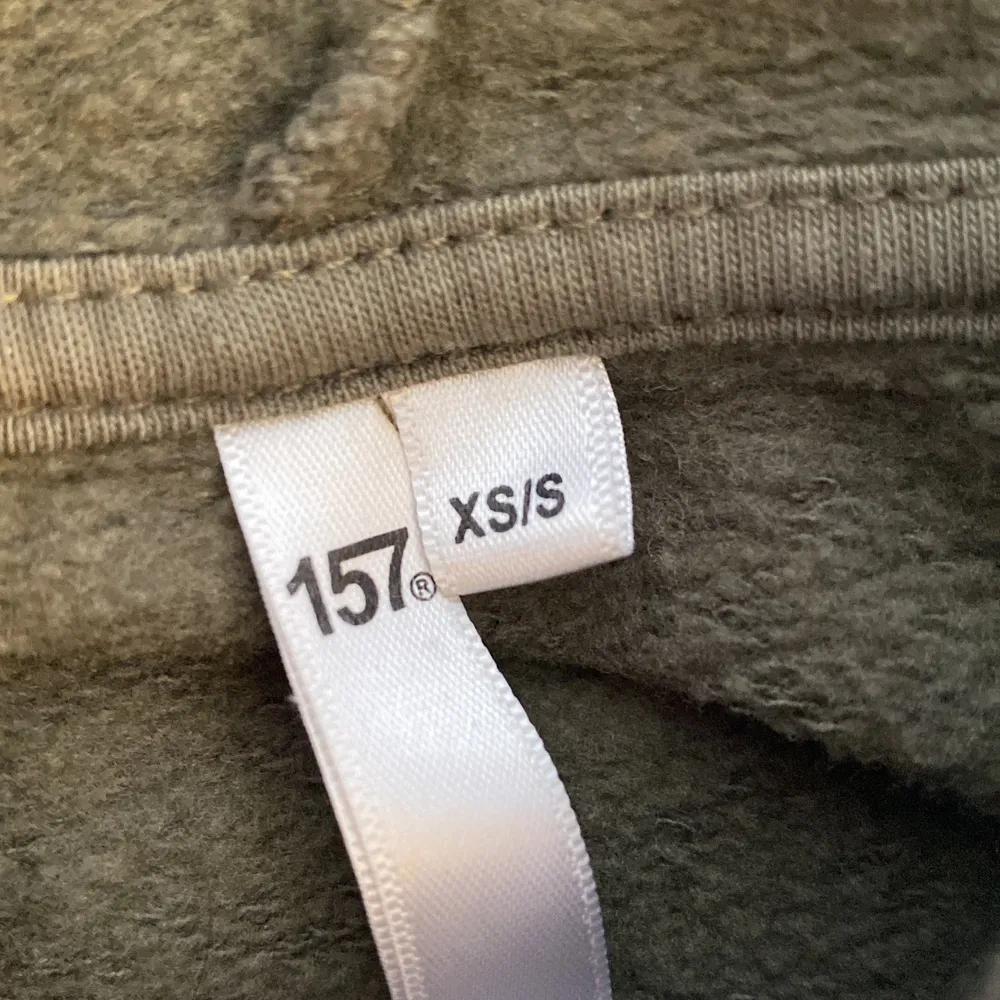 Säljer denna superfina knappt använda tröja eftersom den inte kommer till användning. Från lager 157 xs/s köpt för 150 o säljer för 80kr priset kan diskuteras och köparen står för frakt💕. Övrigt.