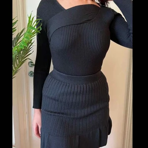 Tröja & kjol - storlek XS-L - Denna fina kjol och tröja finns att köpa, storlekar att välja mellan är XS-L. Perfekt inför våren & sommaren.  * Finns i både svart & beige  * 249 kr för tröjan * 229 kr för kjolen * Ingen retur vid köp