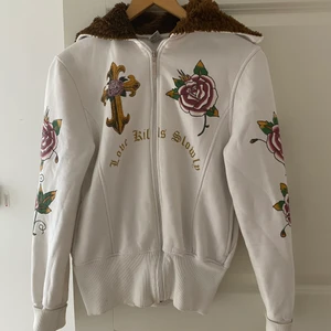 Fett clean Ed Hardy hoodie - Skit clean Ed Hardy "hoodie" i riktigt bra skick!  Står XL men känns mer som Small, möjligtvis Medium för guzz.
