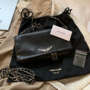 Zadig väska - Tänkte sälja min zadig väska💕💕 superfint skick och sparsamt använd, säljer eftersom jag vill köpa en annan väska! Säljer för minst 1100kr😌👍🏼💓