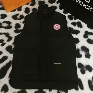 Canada finns alla st - Möts endast i gbg, äkta canada goose väst 1300kr