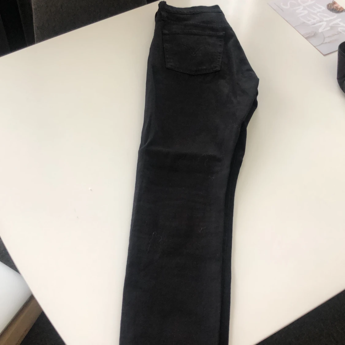 Svarta Levis jeans, tajta - 90