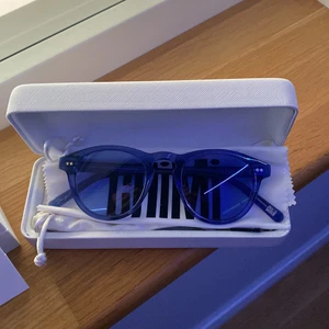 Chimi 002 ACAI - Chimi glasögon model 002 färg ACAI. Köpte dem förra sommaren men använde dem knappt därför säljer jag dem nu för väldigt bra pris eller högsta bud. 