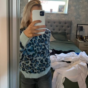 Leopard tröja - Leopard tröja i unik färg. Använd 2 gngr. Stl S!