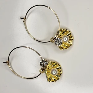 Örhängen med snäckor - Superfina örhängen med snäckor och glitter