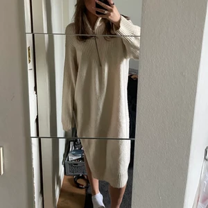 Stickad klänning - Stickad klänning från H&M x Pringle, supermysig och fin 