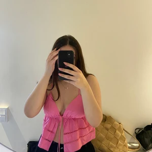 ZARATOPP - Supersöt zaratopp i storlek L (sitter som en M) pm för fler bilder eller frågor! Helt oanvänd och alla lappar är kvar❤️