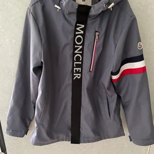 M - Moncler höst jacka. Äkta. Byten kan göras.