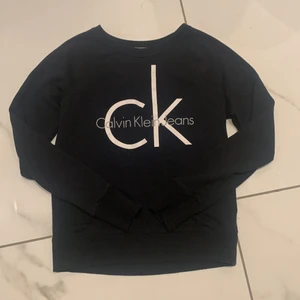 Calvin klein tröja - Säljer min calvin klein tröja (äkta) i st xs