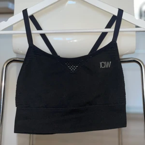 Icaniwill sport-bh svart - Använd men är i väldigt bra skick.