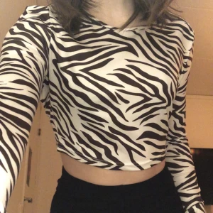 Topp - Zebramönstrad tröja🤍🖤