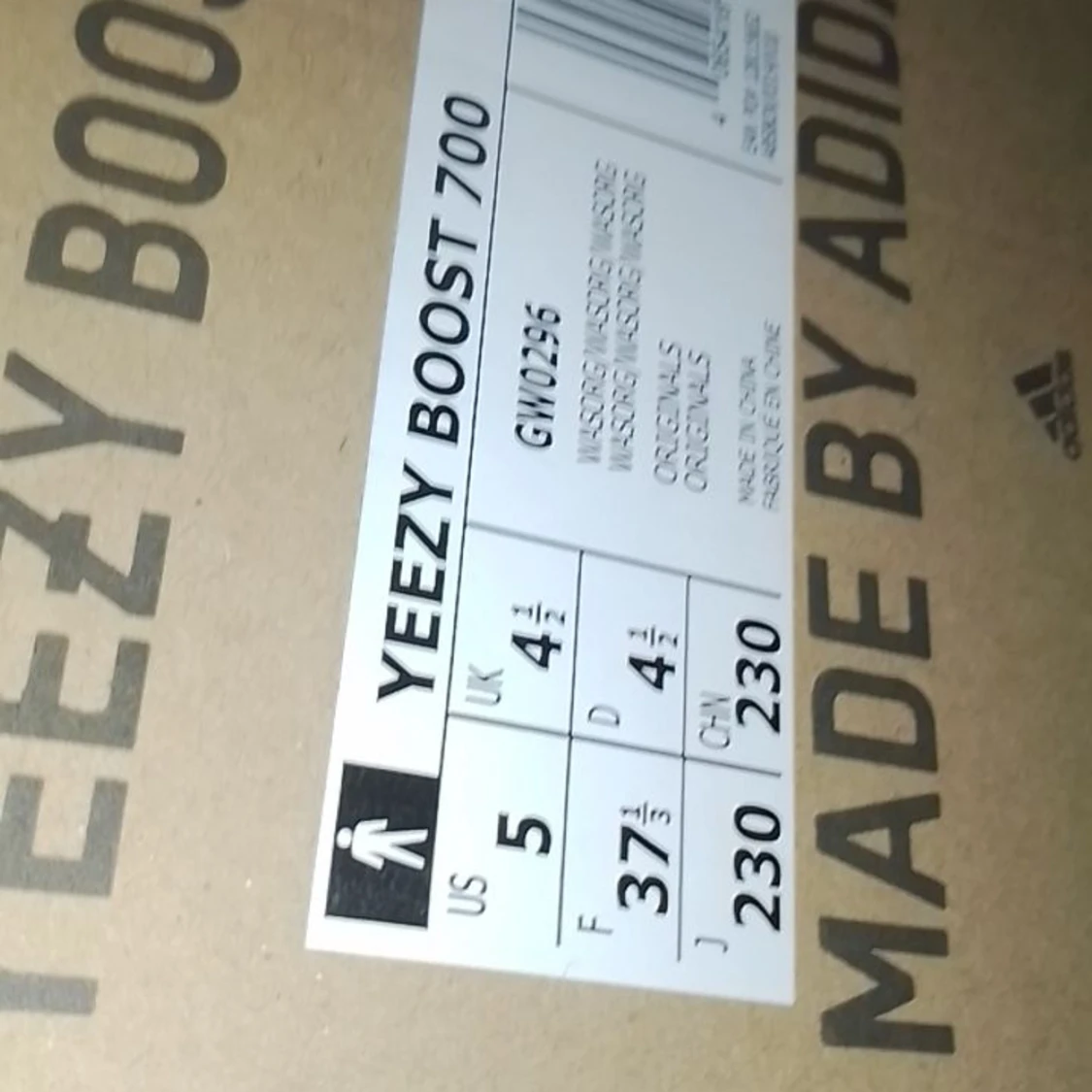 Hela nya yeesy boost 700 - 90