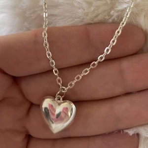 Hjärthalsband -  Säljer super gulligt halsband med hjärta!