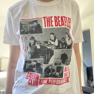 Beatles band t-shirt❤️ - Helt oanvänd i en ganska ovanlig design❣️ Passar till typ allt!