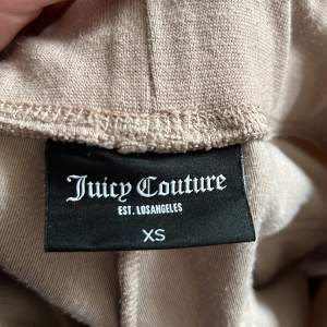 Jag vill gärna byta mina juicy couture byxor till en annan storlek (samma färg bara till xss) fint skick bara att dom inte passar skriv gärna om ni har några frågor💗