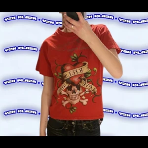 Ed hardy  - Jätte fin ed hardy tröja den är äkta💕 Köpte den på plick  Blev aldrig använd tyvärr, bilden är lånad💕 