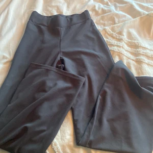 Missäy byxor - Säljer dessa Missäy byxor för att dom är för små dom är gråa och är lite noppriga på låren därför priset är så