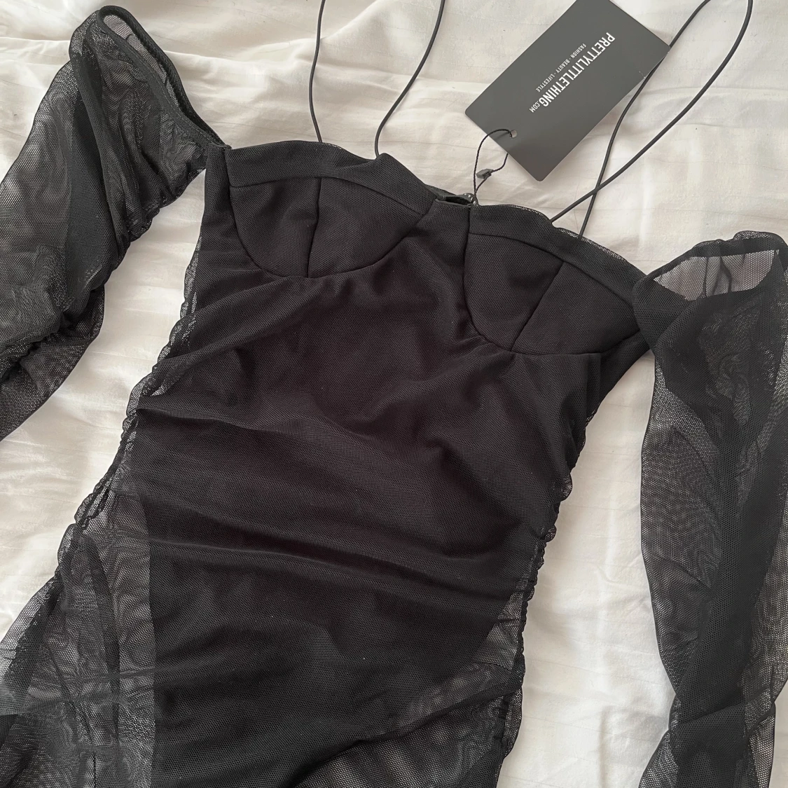 Helt ny of shoulder klänning - 90