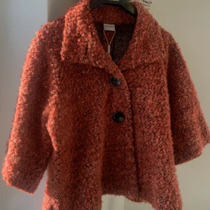 Cardigan - Mörkröd? Cardigan i storlek S/M 