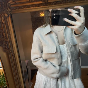 Jacka  - Jättefin vårjacka från Arket. Mycket bra skick! Storlek XS. 300 💕