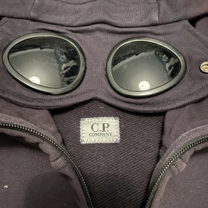C.P Company Hoodie - Säljer min C.P company hoodie för använder inte längre. Ny pris 2000