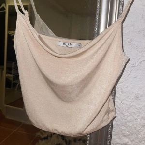 Champagnefärgad topp från Nakd strl xs - Oanvänd