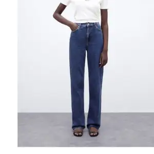 Så fina jeans från Zara i full leght som inte kommer till användning 💕 Jag är 176 och det är långa på mig🫶🏼