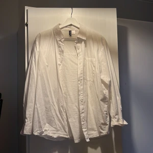 Skjorta - Skjorta som jag använt 1-2 gånger.