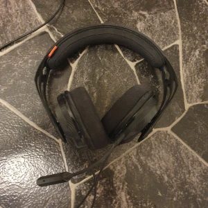 PS4 hölurar  - PS4 hölurar väldigt bra 