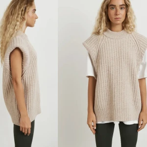 Knitted vest - Helt ny stickad väst från GinaTricot deras Gina Lab märke som är unisex! Aldrig använt den 💓 den är i en ljus rosa/beige färg, jättesnyggt till cargo byxor. Originalpriset är 999kr 