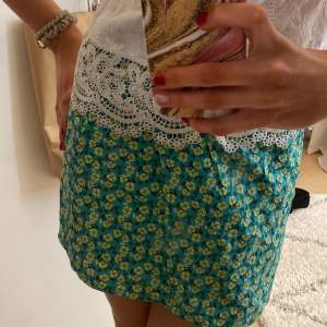 Blommig kjol från zara💘perfekt till sommaren💗inte så använd