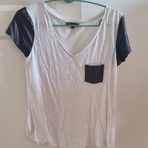 T- shirt, kofta  - T-shirt 36/38 50kr . Kofta M 50kr 