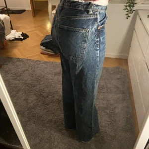 Vida jeans  - Vida jeans från Zara i storlek 38. Knappt använda och i väldigt bra skick. 