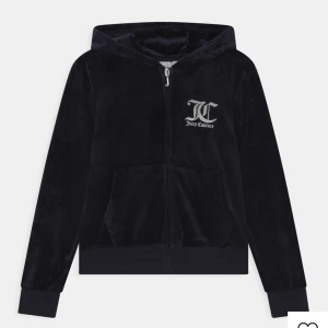 Juicy Couture ser - säljer mitt marinblåa juicy set❤️tröja= 250 byxorna= 300 eller om man vill köpa hela settet för 550😍