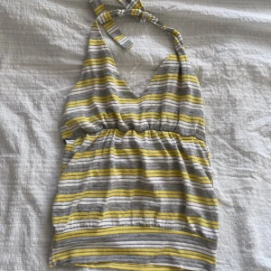 Söt topp  - Gullig topp, står ingen storlek på lappen men skulle säga det är en S/M