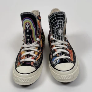 Converse  - Äckligt snygga chucks som jag ba tittat på ! 