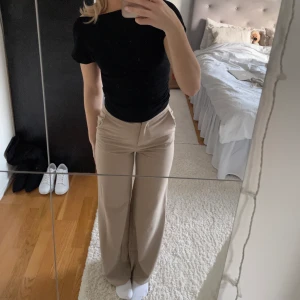 Kostymbyxor - Beiga raka kostymbyxor som sitter superfint💕kommer inte till användning uppsydda lite grann