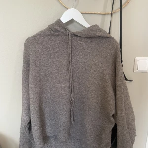 Stickad hoodie🤩 - Supermysig stickad hoodie från Lindex i storlek S, passar både S och M💕