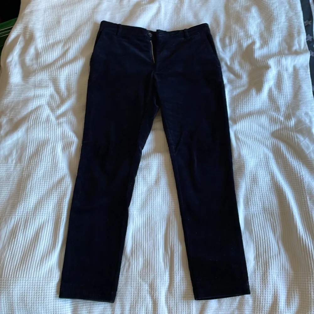 En supersnygg manchesterbyxa från Samsoe.  Min längd: 172 cm. Jeans & Byxor.