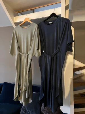 Monki klänningar  - Nypris 400. Köparen står för frakt. 