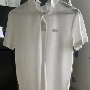 Hugo boss piké  - Storlek M 