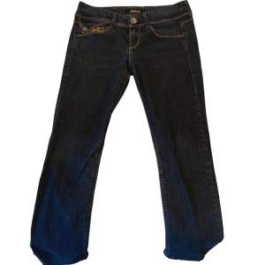 Raka low-waist jeans från killah i mycket gott skick! Storleken är S eller 36. Skriv vid frågor💜