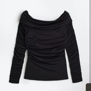 Off sholder - En as snygg tröja för typ fester eller middagar 💞🪩🫶🏽😎 helt ny. Oanvänd 