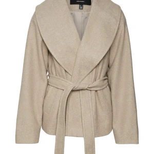 Vero moda kappa - Kappan är ny använt 2 gånger i storlek xs men passar s, från vero moda ny pris 700kr