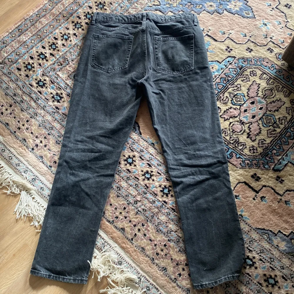 Mörk gråa jeans. Jeans & Byxor.