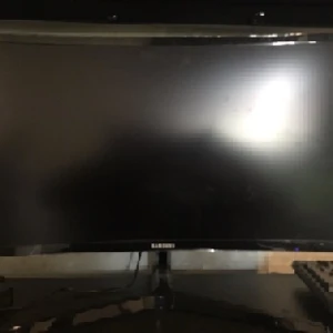 Samsung monitor - Samsung C24RG50FZR - CRG5 Series - LED-skärm - böjd - 24" (23.5" visbar) - 1920 x 1080 Full HD (1080p) @ 144 Hz - VA - 250 cd/m² - 3000:1 - 4 ms - 2xHDMI, DisplayPort - svart Den är bara använt i 3 månader pris kan diskuteras  